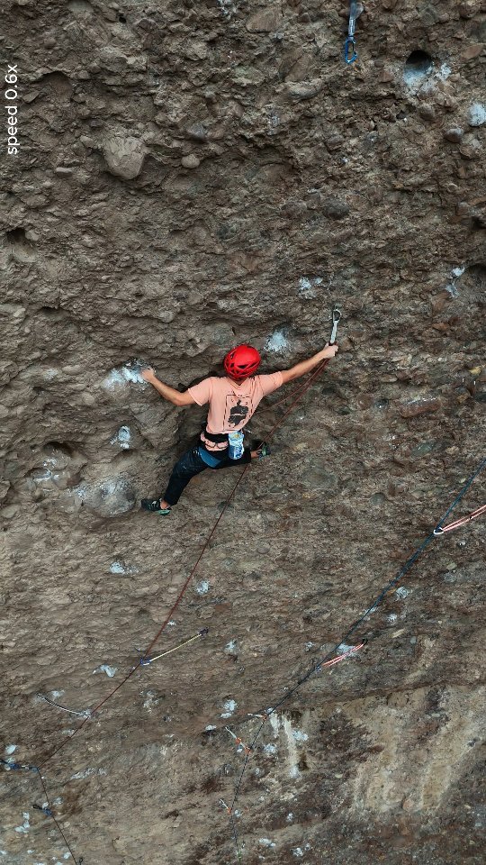 Escalada en roca por el día
