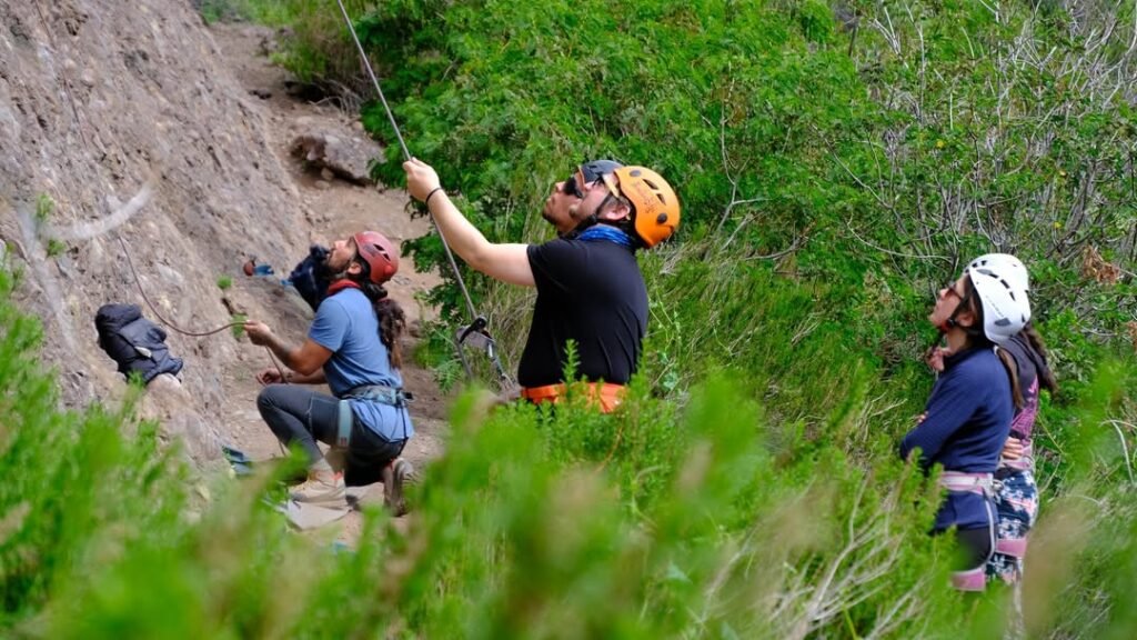 Escalada en roca por el día