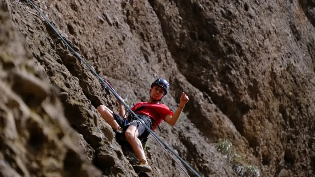 Escalada en roca por el día