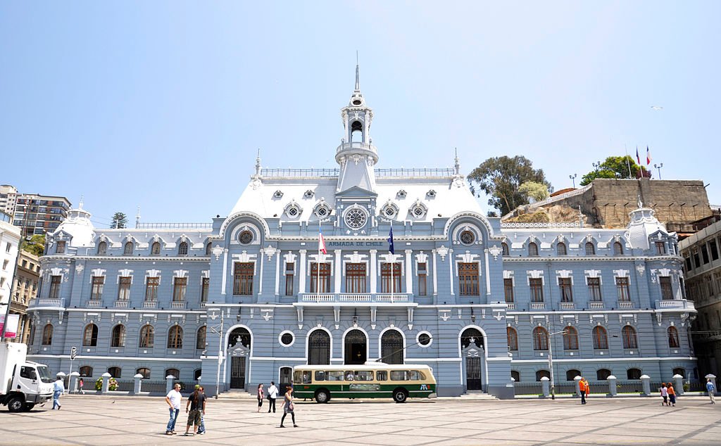 Cerros y bahía porteña