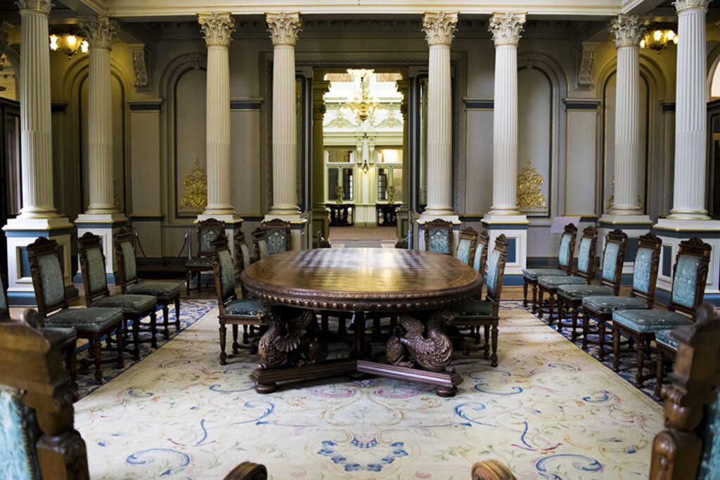 Tras los Pasos de la Aristocracia