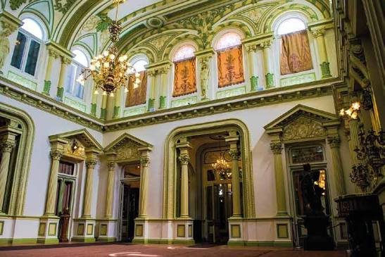 Tras los Pasos de la Aristocracia
